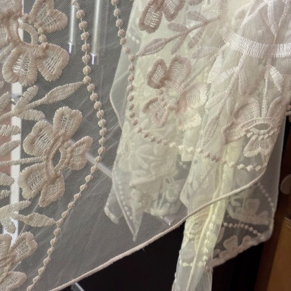 Origami Lace cream Duster - Picture 2 of 10